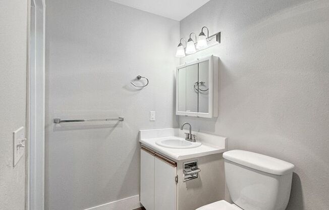 1 bed, 1 bath, 636 sqft, $1,595, Unit 424