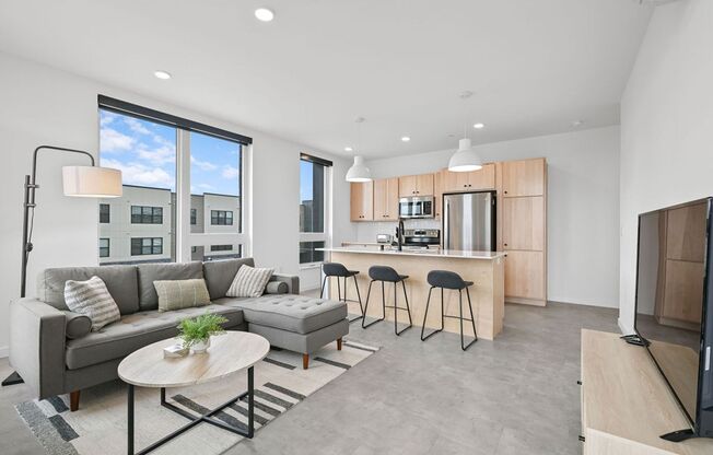 2 beds, 1 bath, 881 sqft, $1,900, Unit 220