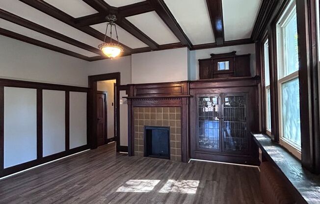 3 Bed 1 Bath Duplex (Observatory Hill)