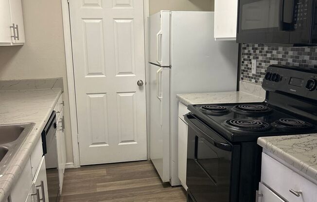 1 bed, 1 bath, $1,318, Unit 825