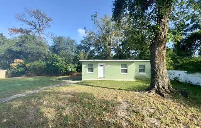 Charming Two Bedroom, One Bath Single Family Home Nestled in Leesburg FL!
