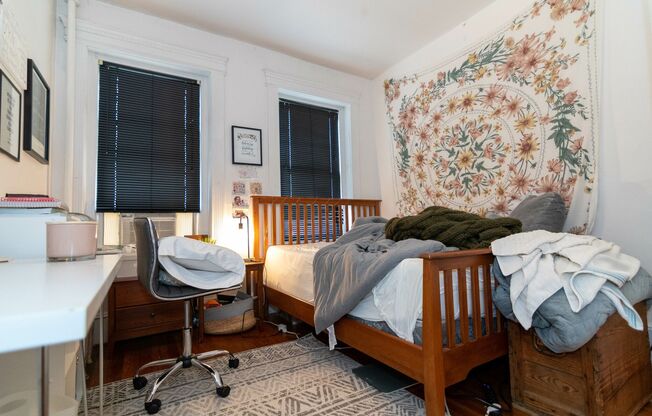 3 beds, 1 bath, $3,200, Unit Unit #9