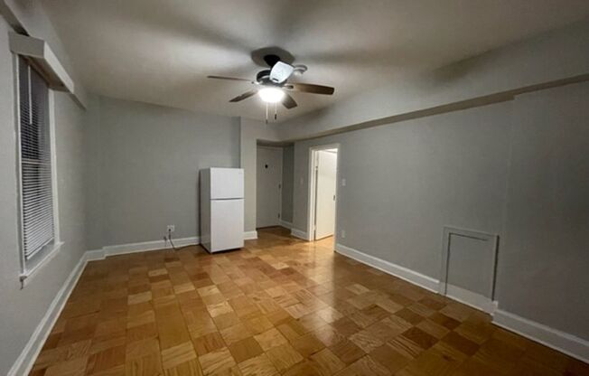 Studio, 1 bath, 225 sqft, $1,375