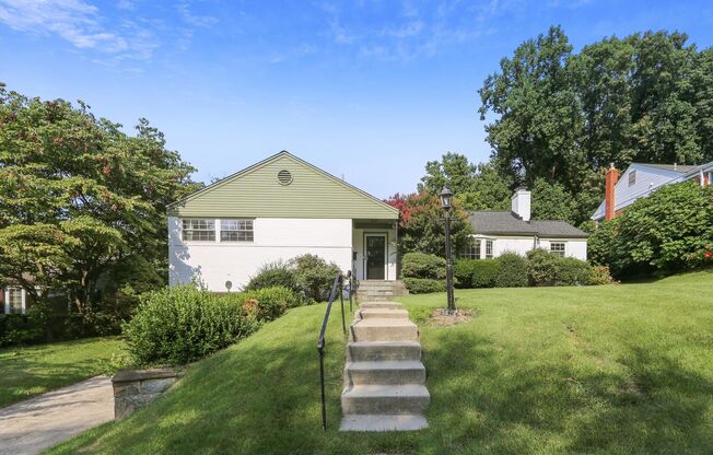 Great Rambler in Bethesda! Unbeatable Location! Partially Furnished Optional