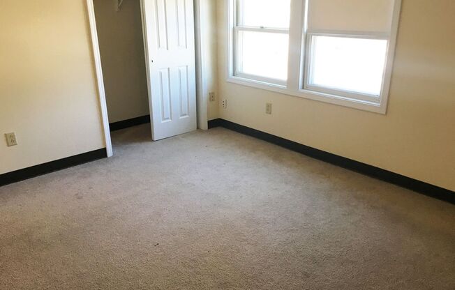 3 beds, 1 bath, 1,112 sqft, $995