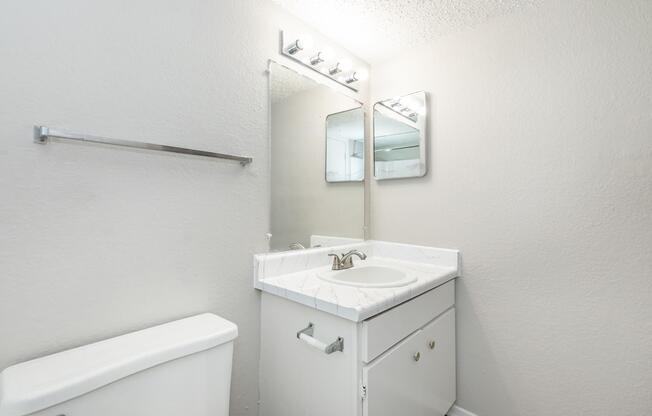 2 beds, 1 bath, 700 sqft, $1,130