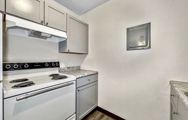 2 beds, 1 bath, 816 sqft, $750, Unit Unit 121