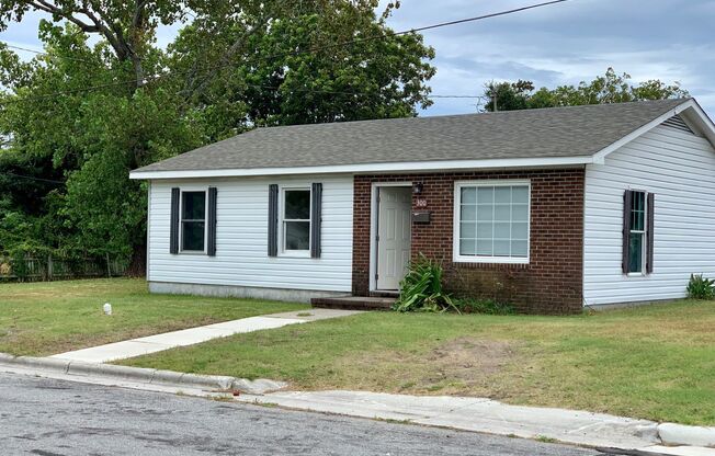 Spooky $aving on this 3 Bedrooms 2 blocks to water and Morehead City Waterfront