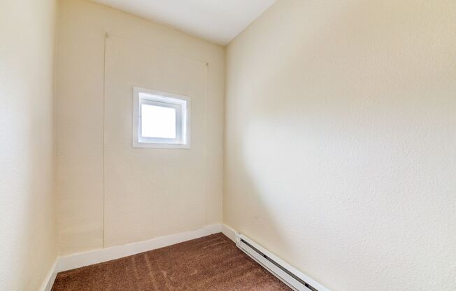 5 beds, 1.5 baths, $1,899, Unit Mt Washington