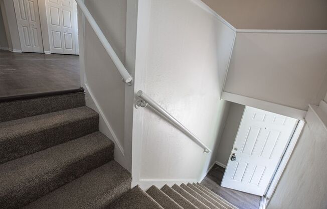 Spacious 3 bedroom, 1 Bathroom Upper Level Duplex Apartment