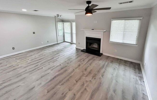 Charming 1 BR/1 BA Condo in Gated Sandy Springs Community – Prime Location!