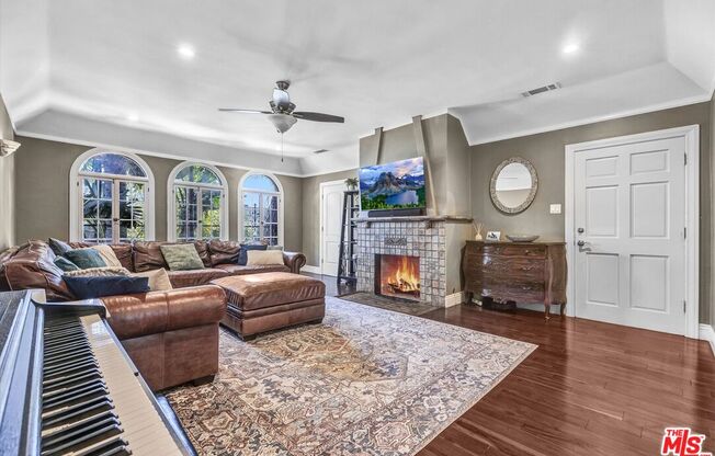 1111 S ORANGE DR