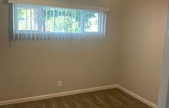 3 beds, 1 bath, 988 sqft, $3,095, Unit 028