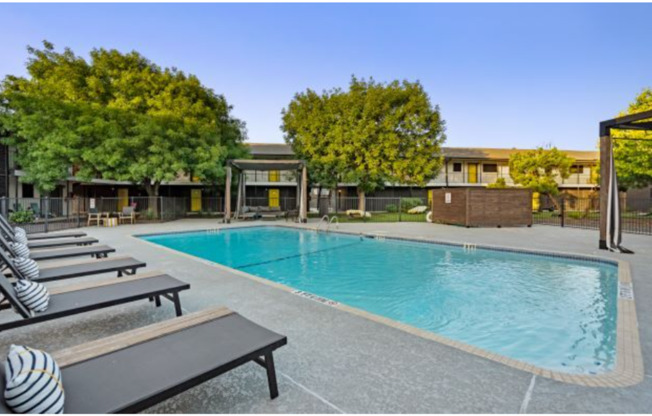 2 beds, 1 bath, 882 sqft, $1,100, Unit 32