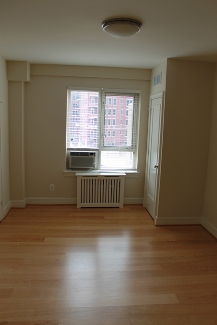 1 bed, 1 bath, 700 sqft, $2,500, Unit 600