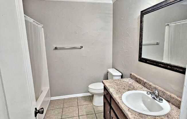 2 beds, 1.5 baths, 1,250 sqft, $975, Unit 2412 #4