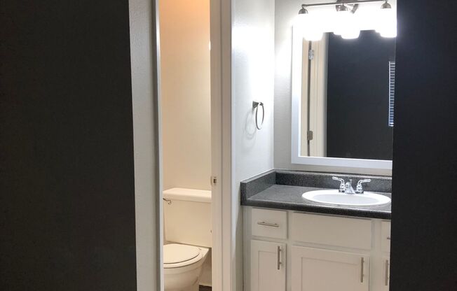 2 beds, 2 baths, 883 sqft, $1,210, Unit 215