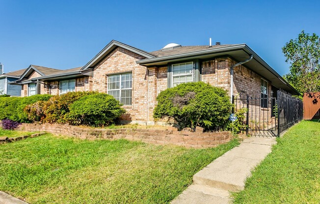 Cute 3 Bedroom 2 Bath 2 Car Garage One Side of Duplex for Rent in Southeast Arlington- 76001