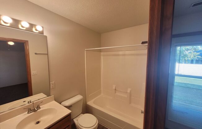 1 bed, 1 bath, 500 sqft, $825, Unit 102