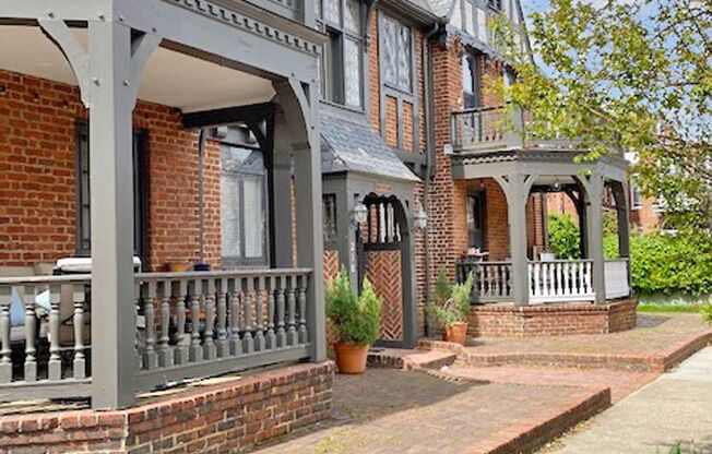 Sophisticated Living in The Fan: 2 Bedroom Condo