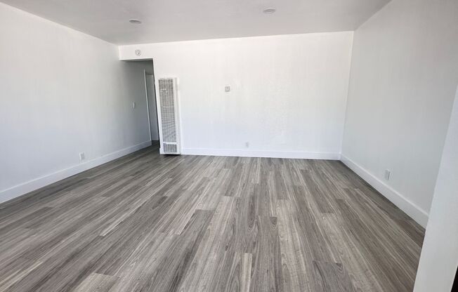 2 beds, 1 bath, 800 sqft, $2,300, Unit D