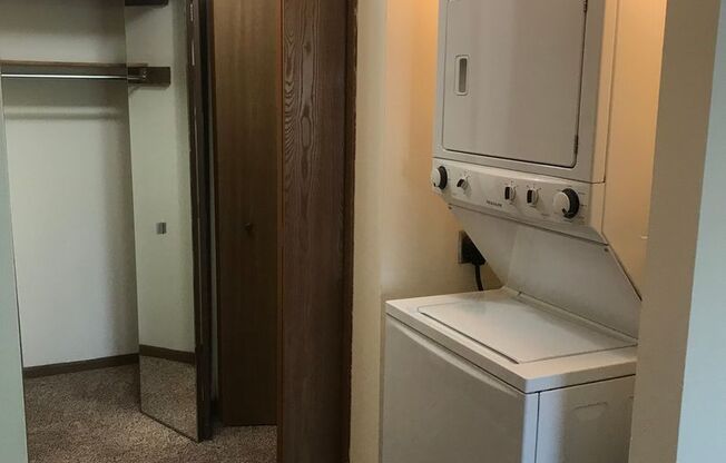 3 beds, 1 bath, 1,040 sqft, $1,695, Unit 3156-306