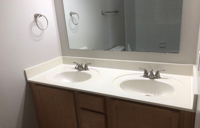 1 bed, 1 bath, 755 sqft, $1,080, Unit 5728H