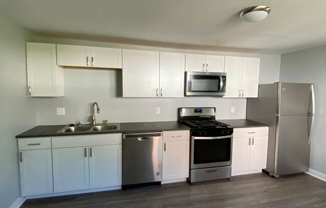 2 beds, 1 bath, $1,300, Unit Arlington