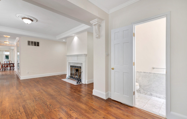 300 F ST NE