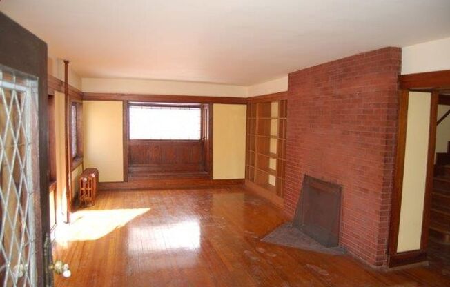 The Lamp House - 4 Br., 3 Bath Home  Available 8/15/2026-8/14/2027