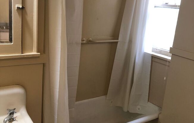 Studio, 1 bath, 475 sqft, $829, Unit 207