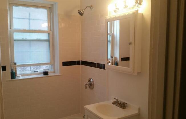2 beds, 1 bath, $3,000, Unit 6