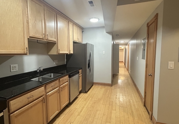 4518 S VINCENNES