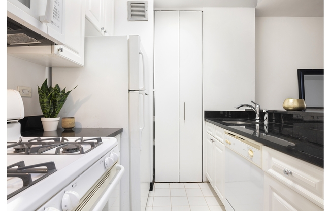 Studio, 1 bath, $3,495, Unit 7H