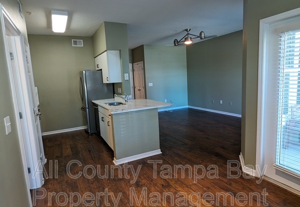 1 bed, 1 bath, 867 sqft, $1,700