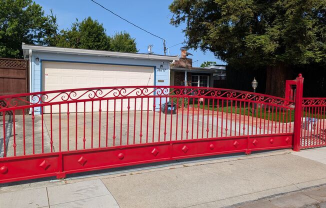 Beautiful 4 bedroom 2 bath home in Newark