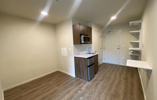 Studio, 1 bath, 178 sqft, $1,235, Unit 422