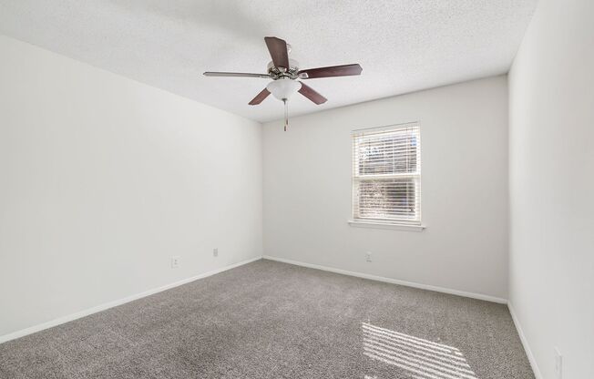 2 beds, 1 bath, 800 sqft, $1,395