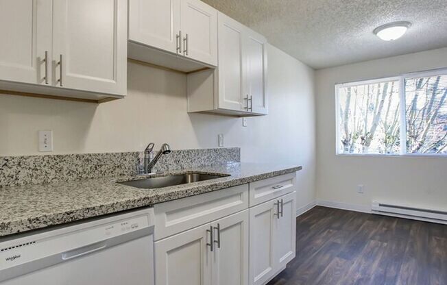 2 beds, 1 bath, 800 sqft, $1,299, Unit 26