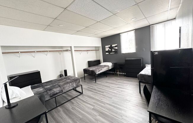 14 beds, 2 baths, 171 sqft, $995, Unit Room 312 - 312 - B