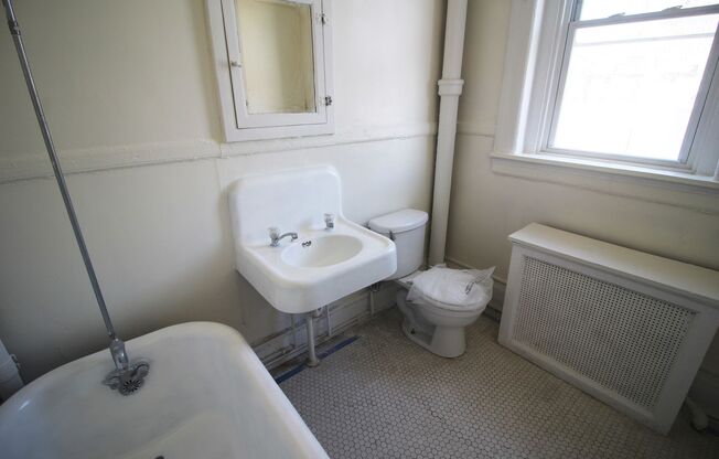 1 bed, 1 bath, 2 sqft, $950, Unit #504