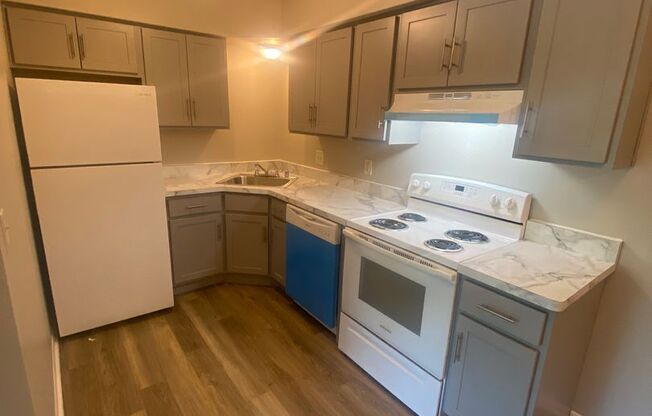 Newly Renovated 2 Bedroom Apartment!