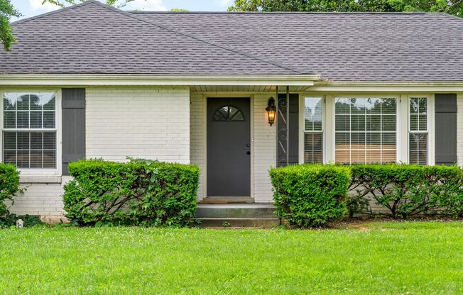 4 Bedroom Country Style Home For Rent!