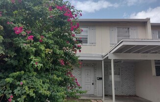 5104 TENNIS CT CIR