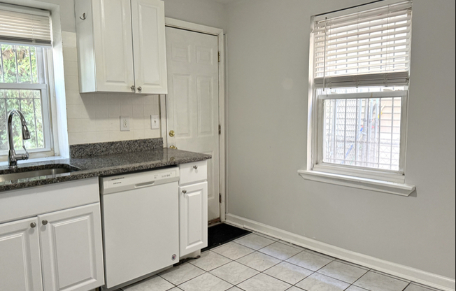 657 N 37 ST