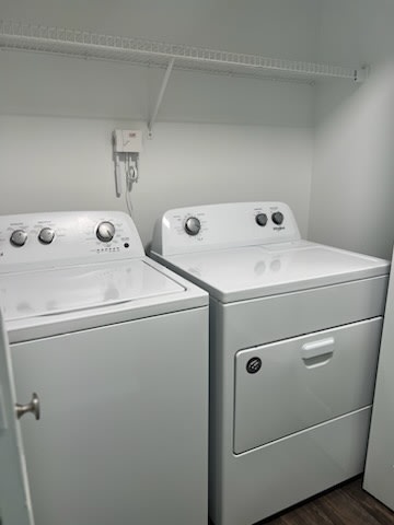 a white washer and dryer sitting next to each other