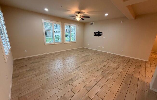 Ground Level 2/2 Condo, *Gated N. Scottsdale* Community w/2 Car Garage