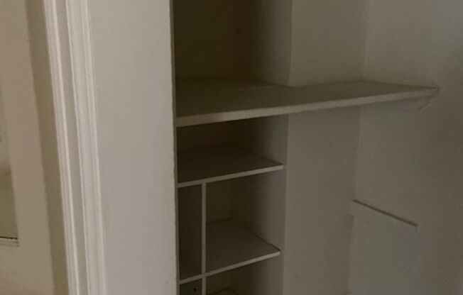 Studio, 1 bath, 300 sqft, $850, Unit 703