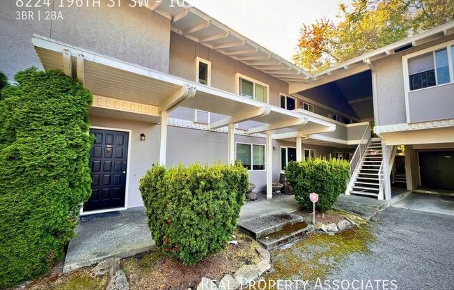 8224 196 ST SW