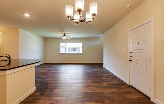 AVAILABLE NOW! GORGEOUS 4 BEDROOM DUPLEX LOCATED IN MIDLOTHIAN ISD!